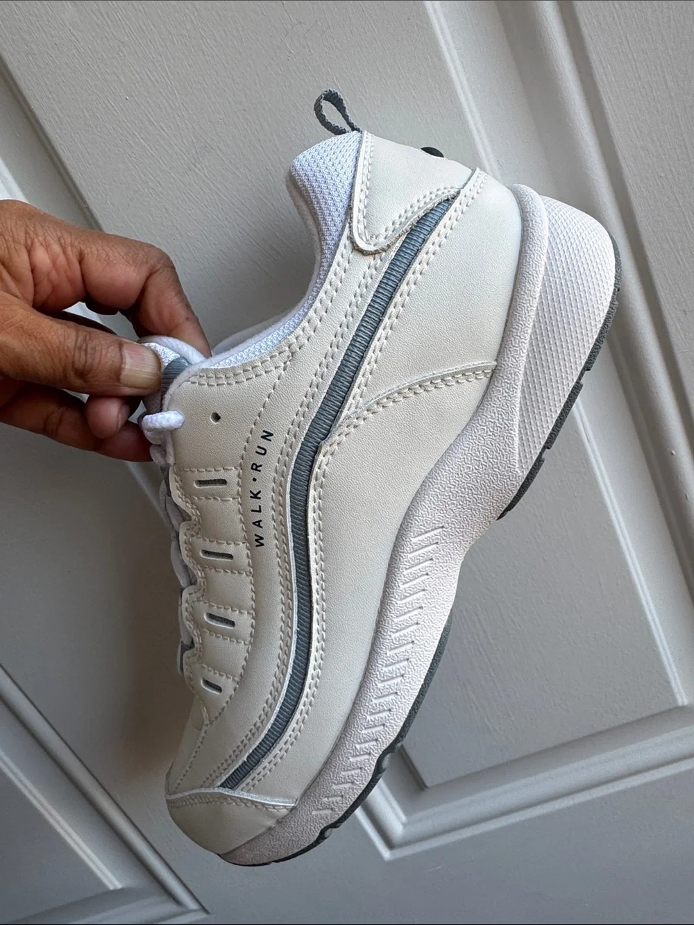 Easy Spirit Walk Run  Women’s White and Light Gray  Sneakers Size 8.5